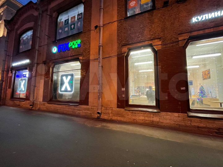 Угловое, проходное, 10 витрин, 100 квт