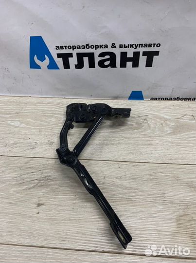 Петля капота передняя правая Opel Astra J A16XER