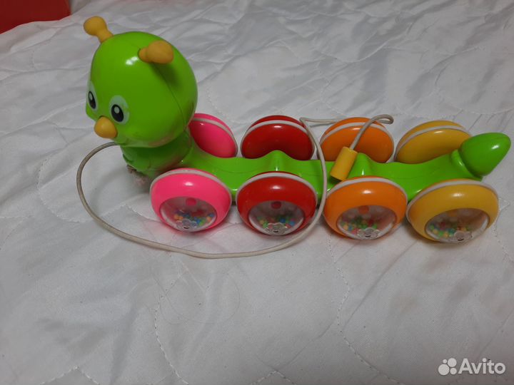 Гусеница игрушка каталка