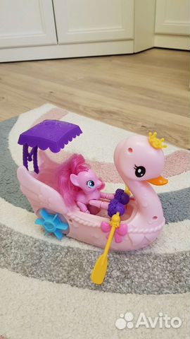 Пинки пай на лодке