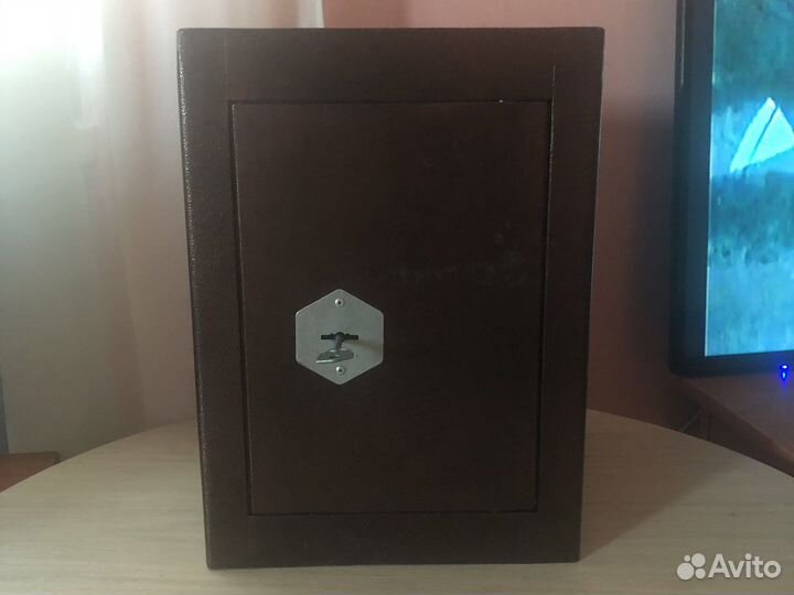 Сейф металлический фабричный
