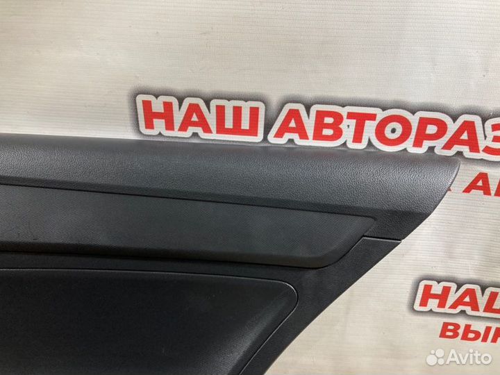 Обшивка боковой двери задняя правая Skoda Rapid