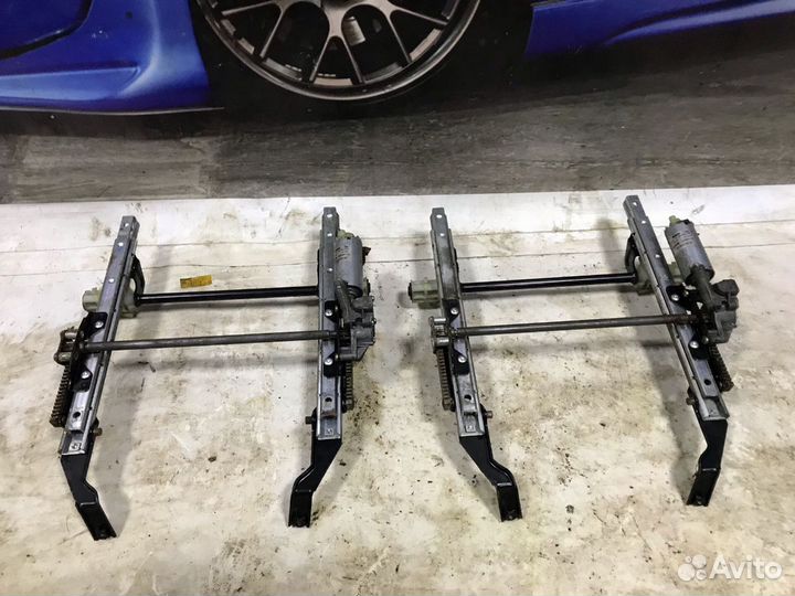 Направляющая заднего сиденья Mercedes W220