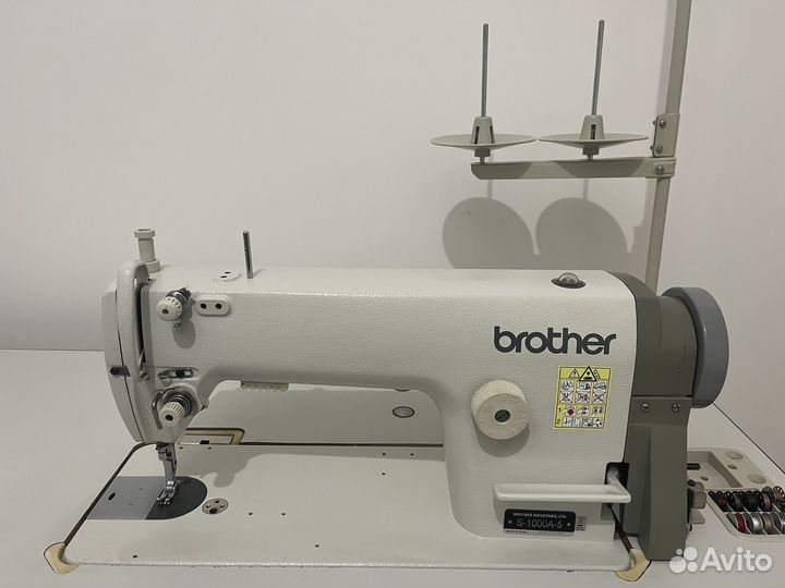 Прямострочная промышленная швейная машина brother