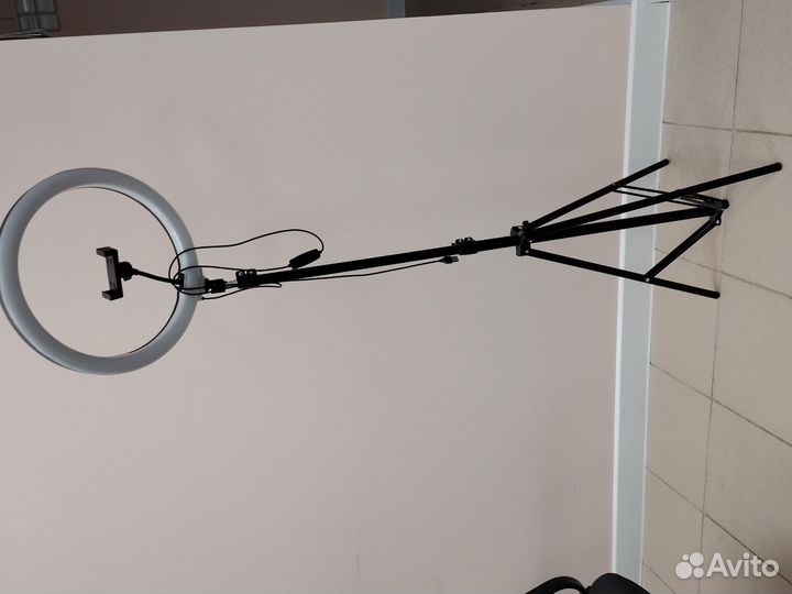Кольцевая лампа со штативом 32
