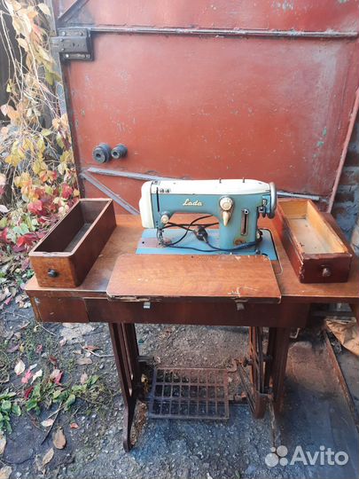Швейная машина LADA производство Чехословакия