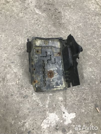 Подставка под аккумулятор Freelander 2