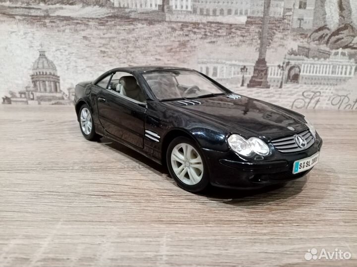 Модель 1:18 Mercedes SL Class