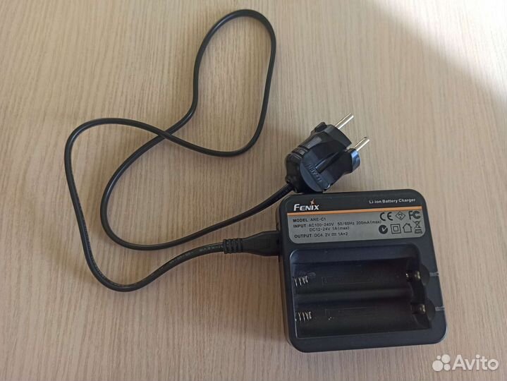Зарядное устройство Fenix
