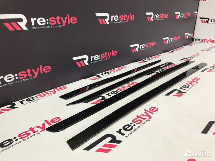 Молдинги дверей Toyota Prius Alpha SN833 K2542