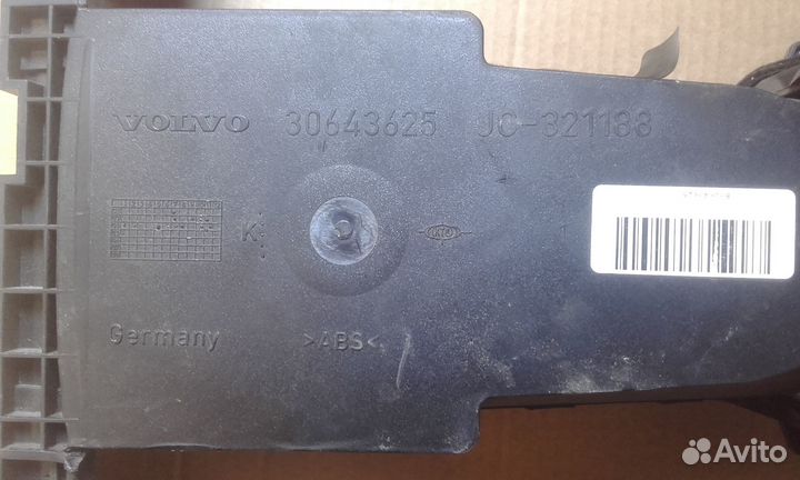 Подстаканник(жалюзи) в консоль Volvo S60