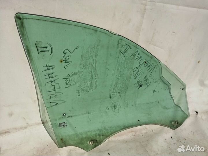 Стекло боковое переднее левое Renault Laguna II