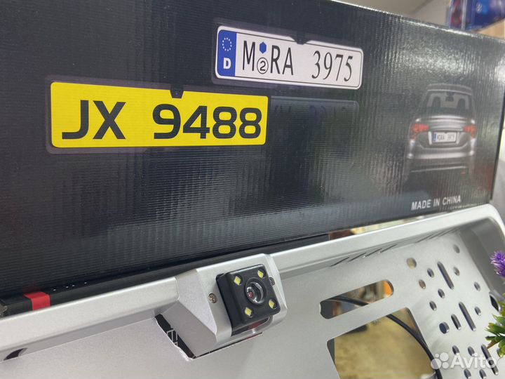 Номерная рамка с камерой заднего вида