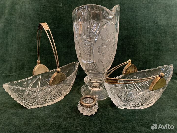 Хрустальный кувшин, солонка, ладья