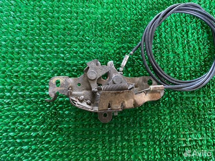 Замок капота Toyota Land Cruiser