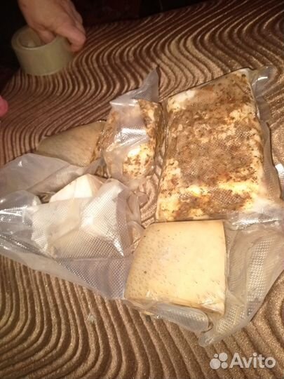 Коробка с вещами и сладостями