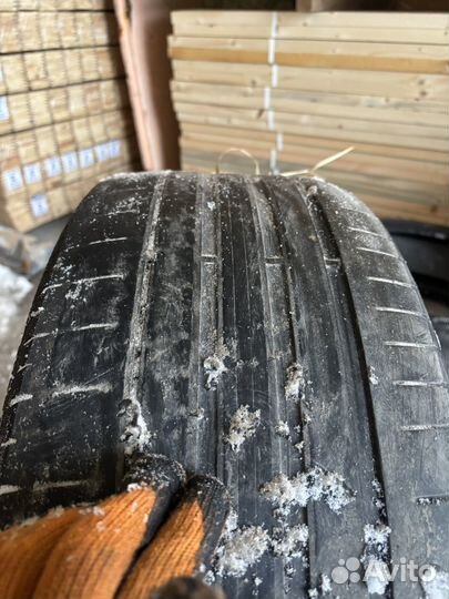 Pirelli P Zero PZ4 255/35 R21 98Y