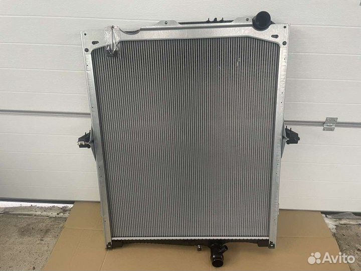 Радиатор охлаждения двигателя Volvo Fh 2023