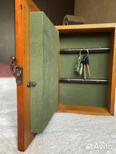 Ключница настенная новая 25х17х7 деревянная