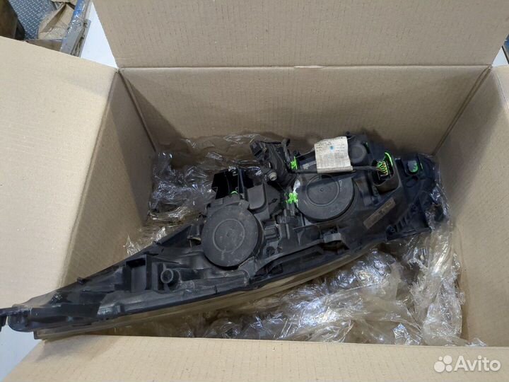 Фара (передняя) Peugeot 5008, 2010