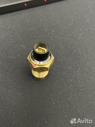 Температурный датчик двигателя Нива Ваз