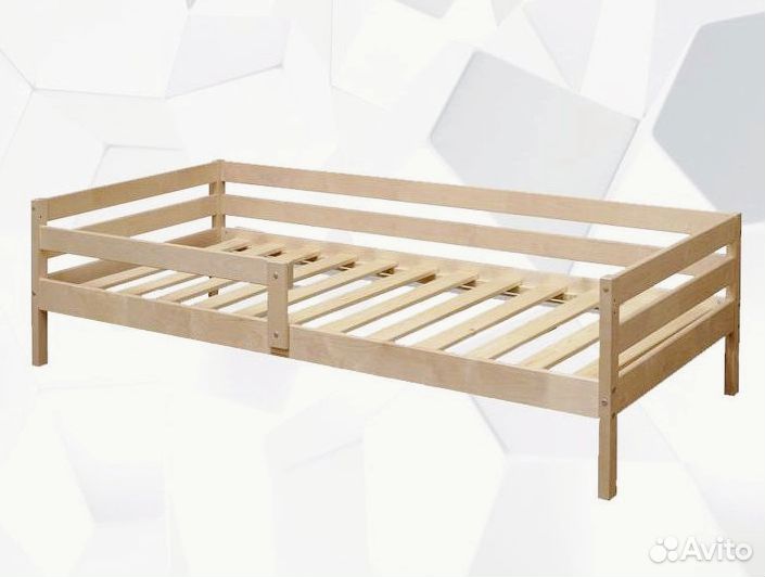 Кровать из массива дерева