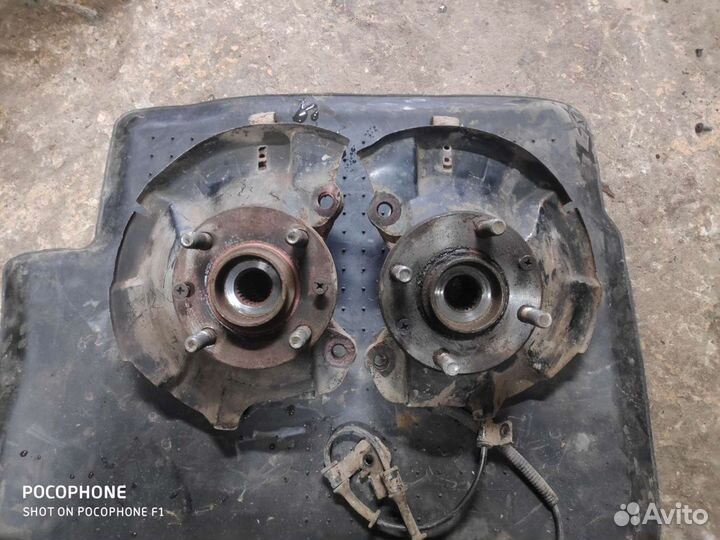 Поворотный кулак Kia Rio 3 Hyundai Solaris правый