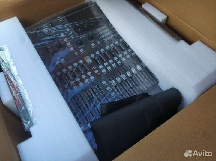 Цифровой микшерный пульт Behringer X32 Producer