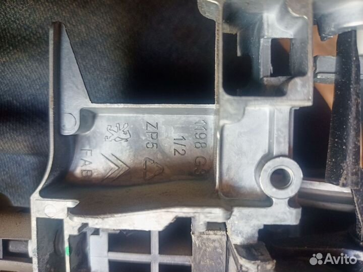 Ручка двери задняя правая Peugeot Partner B9