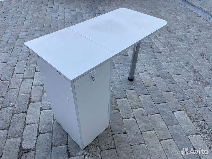 Маникюрный стол складной