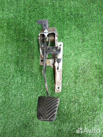 Педаль сцепления Kia Rio QB G4FA 2016