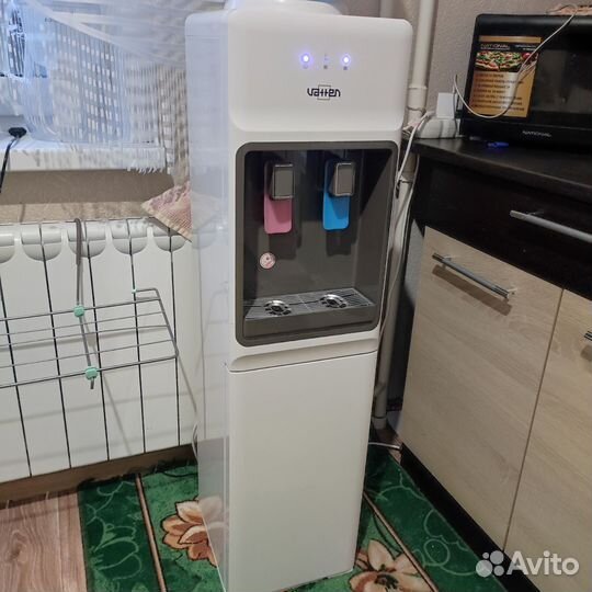 Кулер для воды напольный