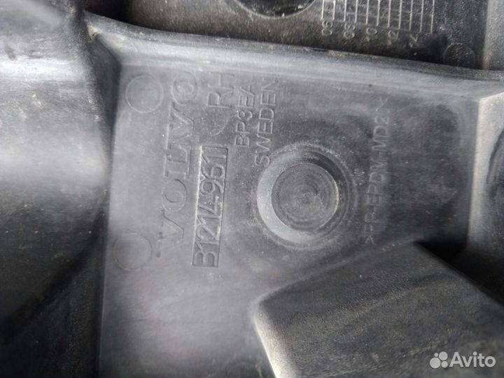 Кронштейн переднего бампера правый volvo xc70