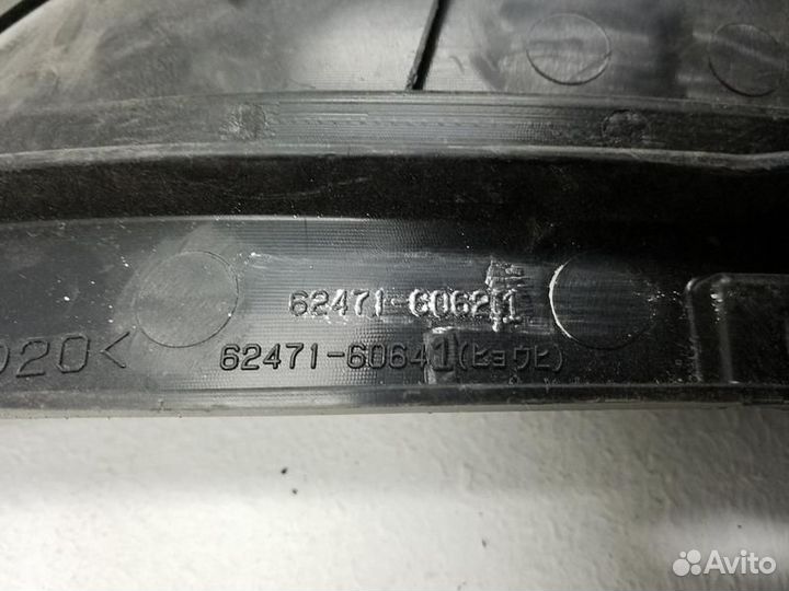 Обшивка багажника верхняя правая Toyota Land Cruis