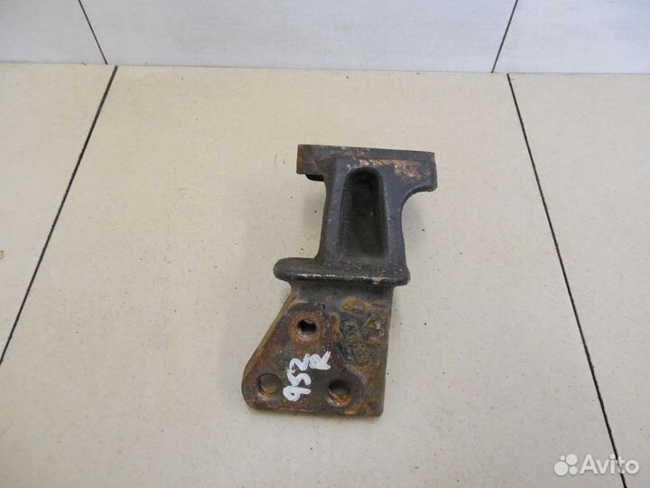 Кронштейн опоры двигателя Avensis I 1997-2003