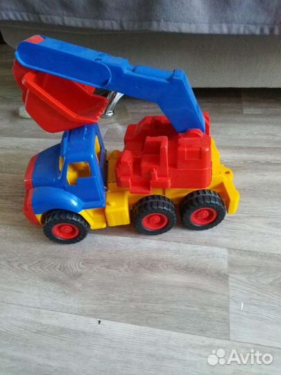 Экскаватор игрушка