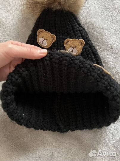 Шапка с мишками и с помпоном