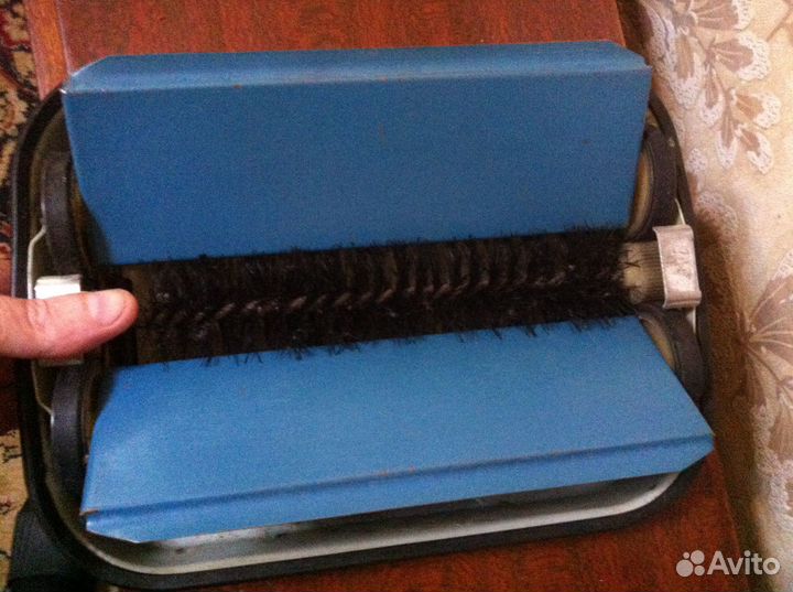 Механическая щётка для ковров 