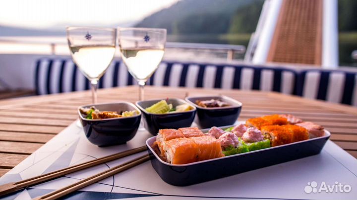 Аренда яхты, катера, прогулка на яхте по морю