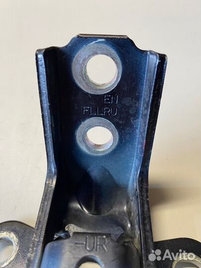 Петля двери передняя левая Kia Sorento UM D4HB