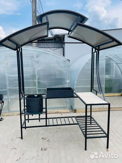 Мангал с крышей