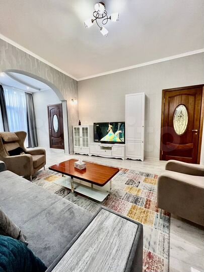 3-к. квартира, 100 м², 3/8 эт.