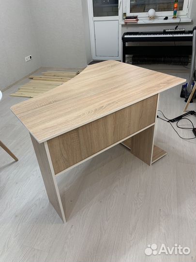 Стол письменный
