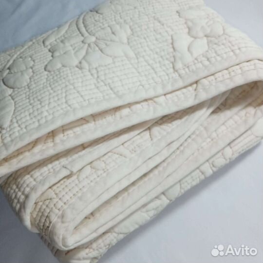 Накидка для дивана новая 166 х 92см