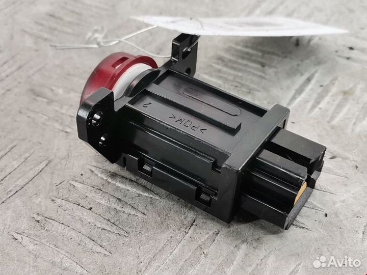 Кнопка аварийной сигнализации Mitsubishi Colt