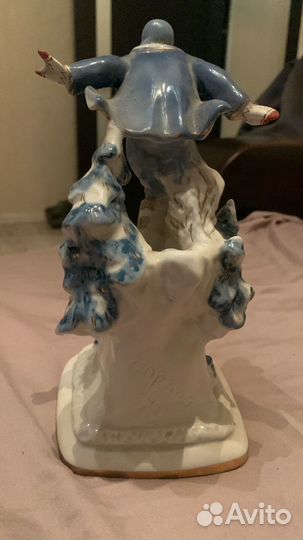 Статуэтка пионер лыжник