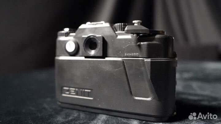 Плёночные фотоаппараты Зенит 122 и Зенит ем