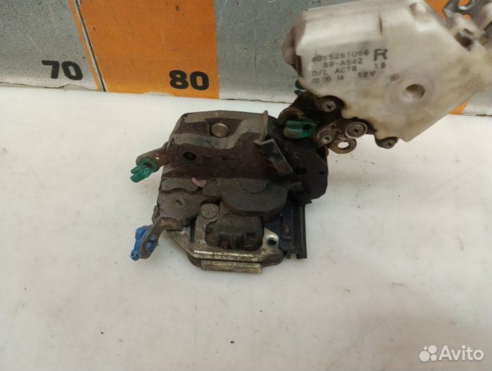 Замок двери передней правой Nissan Almera N16 1.8