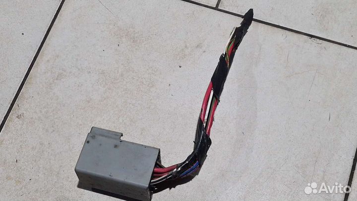 Реле управления вентилятором Опель Астра Н