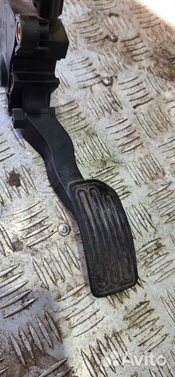 Педаль газа Nissan Juke F15